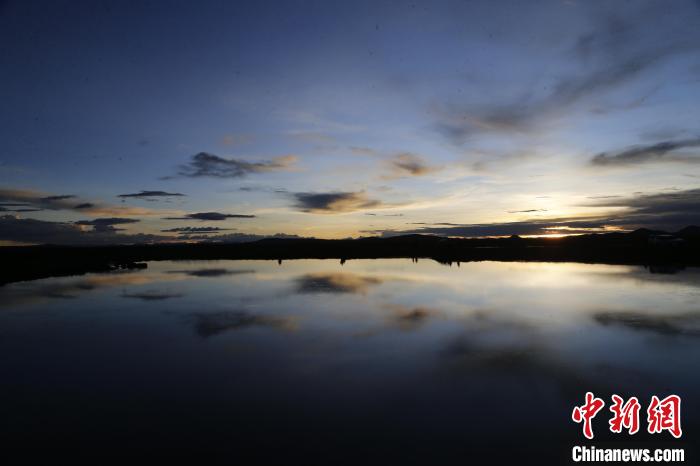 圖為夕陽下的查旦濕地?！●R銘言 攝