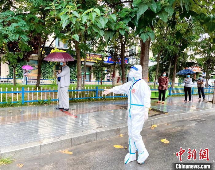 高原小城青海尖扎抗疫見聞：柔肩亦可擔重任，夫妻檔聞令而動