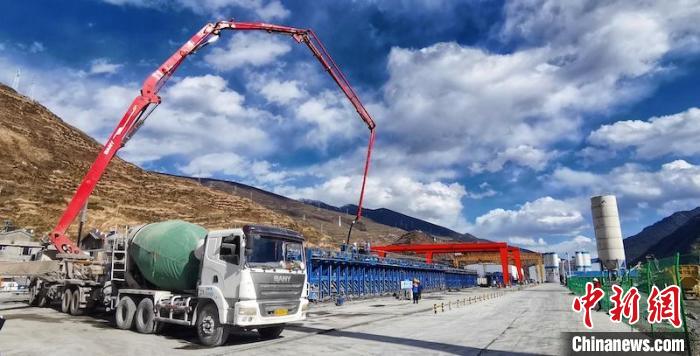 T梁發(fā)運現(xiàn)場?！≈需F八局 供圖