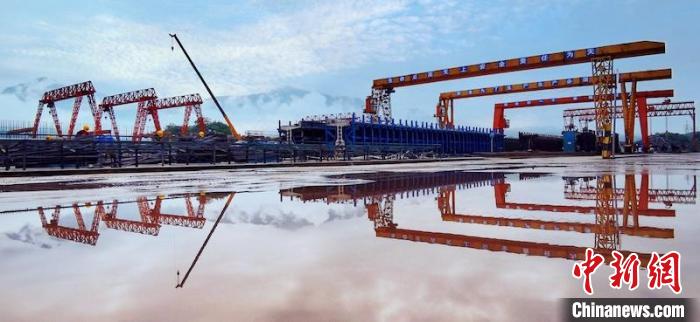 成蘭鐵路高原段T梁發(fā)運全部完成?！≈需F八局 供圖