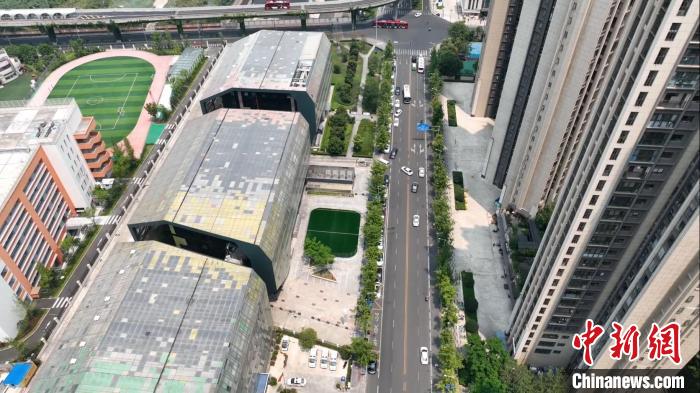 匯泉路社區(qū)一角?!「呒午?攝