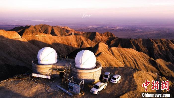 圖為青海冷湖賽什騰山天文臺(tái)址日落。　洪文瀚 攝