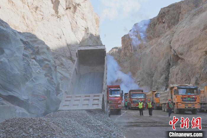 圖為大壩填筑現(xiàn)場。　水電四局供圖