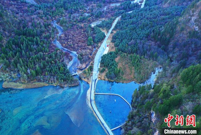 畢棚溝景區(qū)風(fēng)光?！“苍?攝