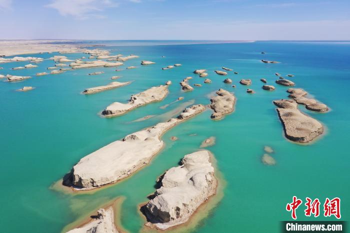 航拍青海大柴旦烏素特水上雅丹奇特景觀?！●R銘言 攝