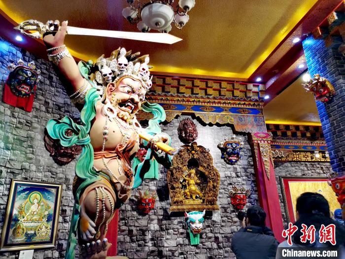 青?！敖鹕鹊亍睙嶝暎禾瓶?、泥塑璀璨奪目