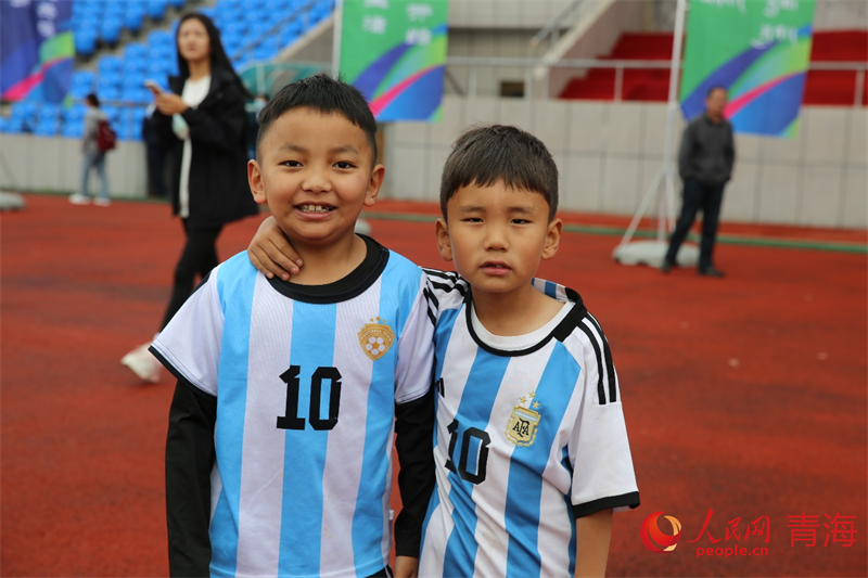 小小足球員。人民網(wǎng) 馬可欣攝