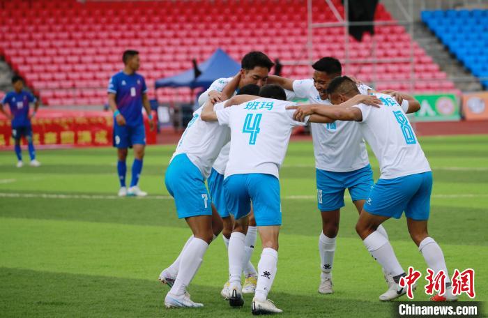 圖為班瑪隊隊員慶祝進(jìn)球?！●R銘言 攝