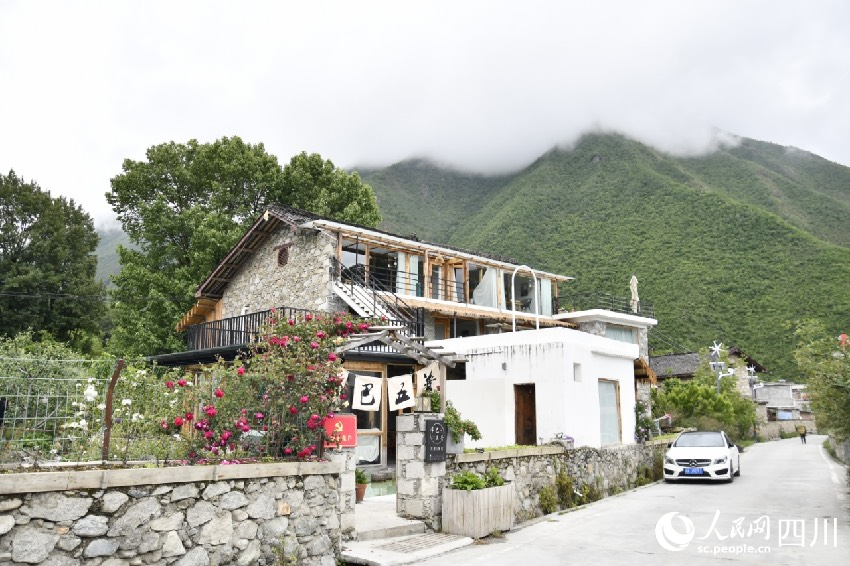 王健爽經(jīng)營的民宿——辛巴五普。人民網(wǎng)記者朱虹攝