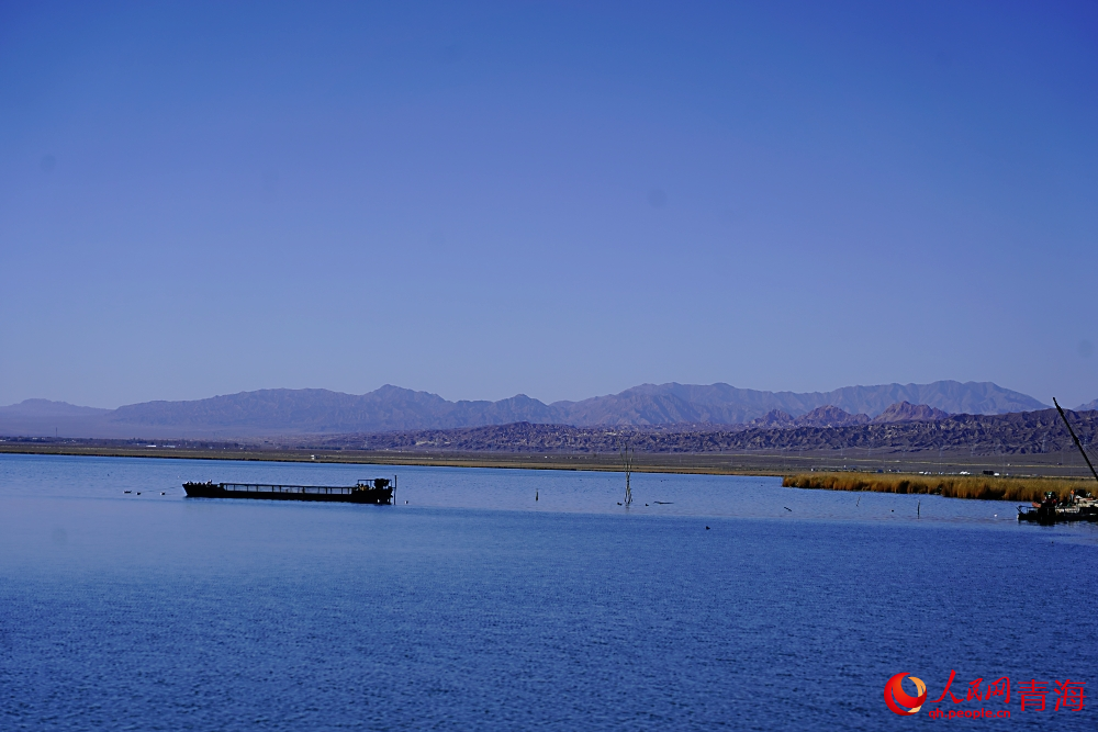 可魯克湖秋色如畫(huà)。人民網(wǎng) 陳明菊攝