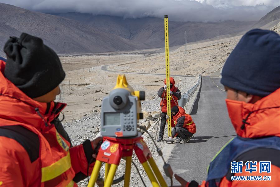 （新華全媒頭條·圖文互動(dòng)）（10）往更高處長(zhǎng)、往長(zhǎng)春北京方向移動(dòng)——來(lái)自海拔8848.86米的報(bào)告