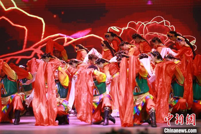 圖為農(nóng)行西藏分行演出現(xiàn)場?！∞r(nóng)行西藏分行 供圖