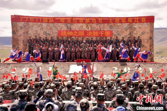 圖為主題歌詠比賽活動(dòng)現(xiàn)場(chǎng)?！●R成鎖 　攝