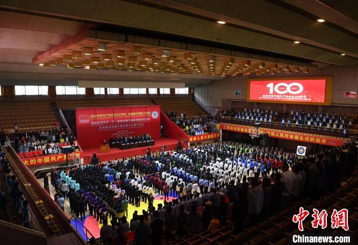 圖為西藏自治區(qū)區(qū)(中)直單位第六屆全民健身運(yùn)動(dòng)會(huì)、全民健身體驗(yàn)月暨體育文化展活動(dòng)現(xiàn)場(chǎng) 貢嘎來(lái)松 攝