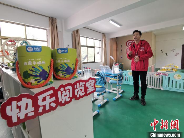 拉薩市堆龍德慶區(qū)幫普村的“心路文化空間”設(shè)有舒適的閱覽室?！≮w延 攝