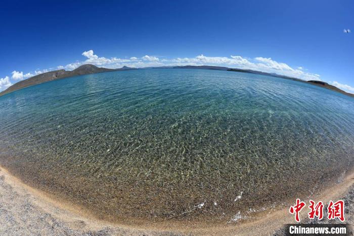 錯(cuò)鄂湖水清澈透明?！?lt;a target='_blank' ></p><p  align=