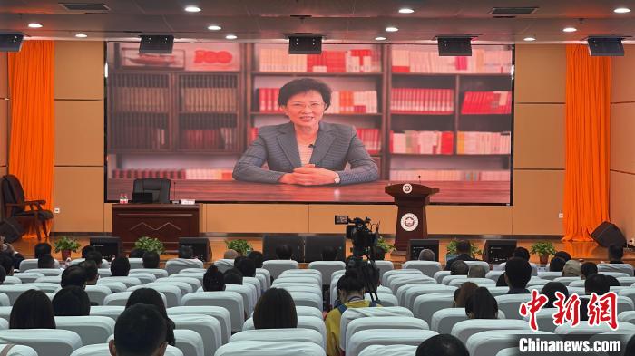 中國數(shù)百名專家學者齊聚共商西藏“穩(wěn)定、發(fā)展、生態(tài)、強邊”四件大事