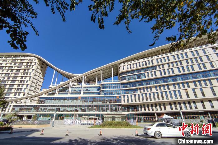 圖為西藏自治區(qū)婦產(chǎn)兒童醫(yī)院，該院填補(bǔ)了西藏沒有省級(jí)兒童醫(yī)院(婦幼保健院)的空白?！〗w波 攝