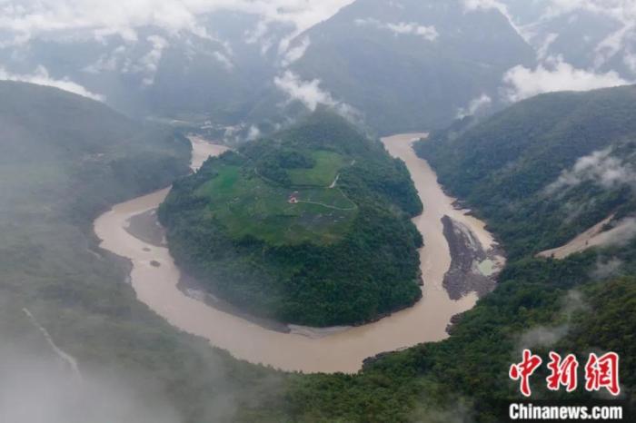 雅魯藏布江果果塘大拐彎。