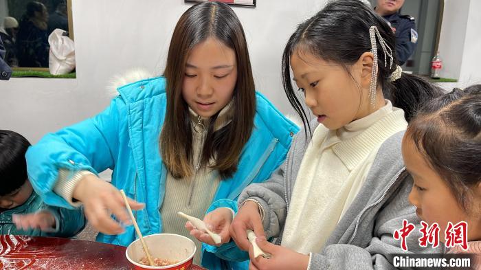 西藏戍邊民警：一想到孩子，心就瞬間柔軟了