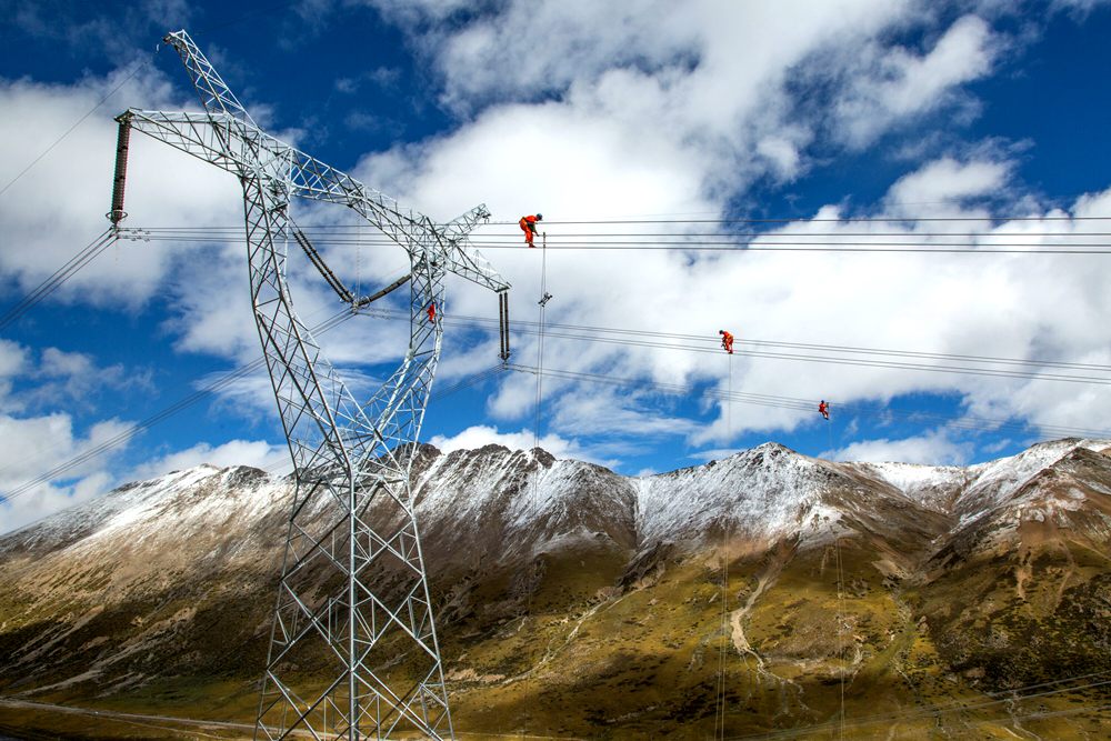 藏中聯(lián)網(wǎng)工程建設(shè)，銀線上的“舞者” 。盧忠東攝