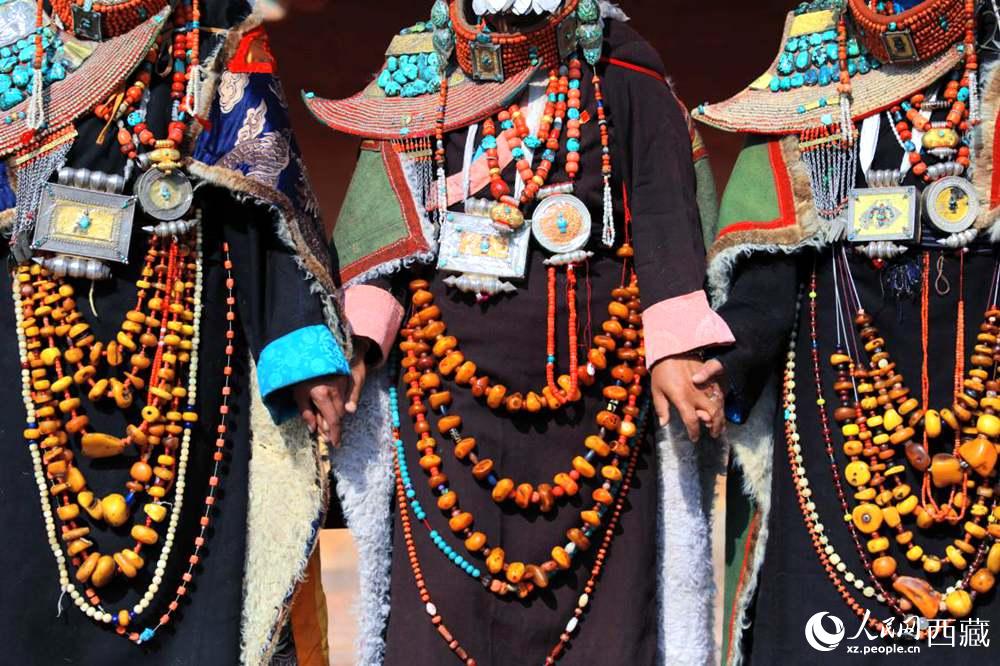 精美的“飛天服飾”。人民網(wǎng) 李海霞攝