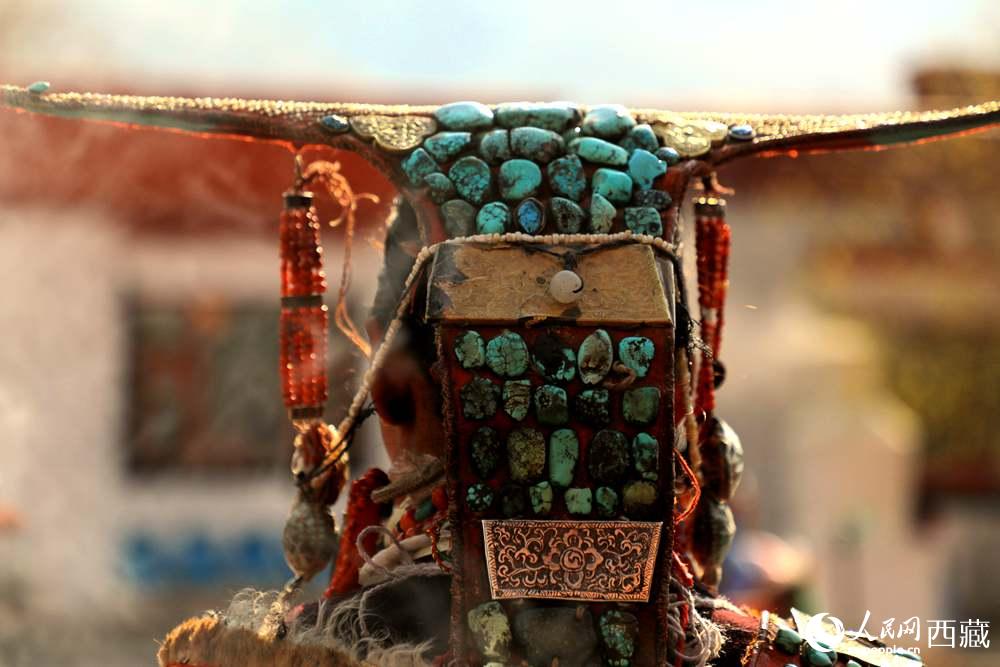 “飛天服飾”頭飾。人民網(wǎng) 李海霞攝