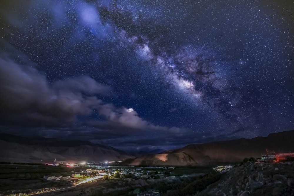 絕美星河。貢覺群培攝