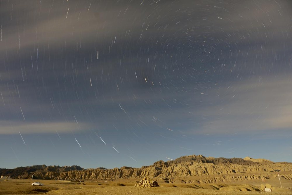 札達土林上空的星空。旦真次旦攝