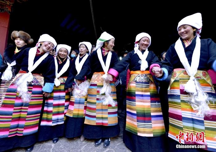 資料圖為2014年12月6日，拉薩民眾歡度“仙女節(jié)”。 <a target='_blank' href='/'><p  align=
