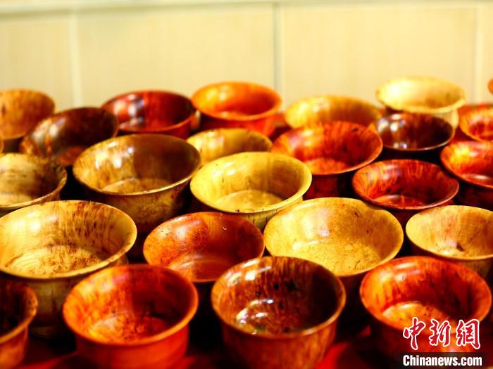 圖為木碗成品?！?鄧巴 　攝