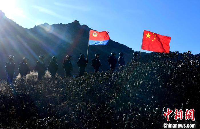 1月6日，移民警察正在乃堆拉巡邏?！±盍?攝