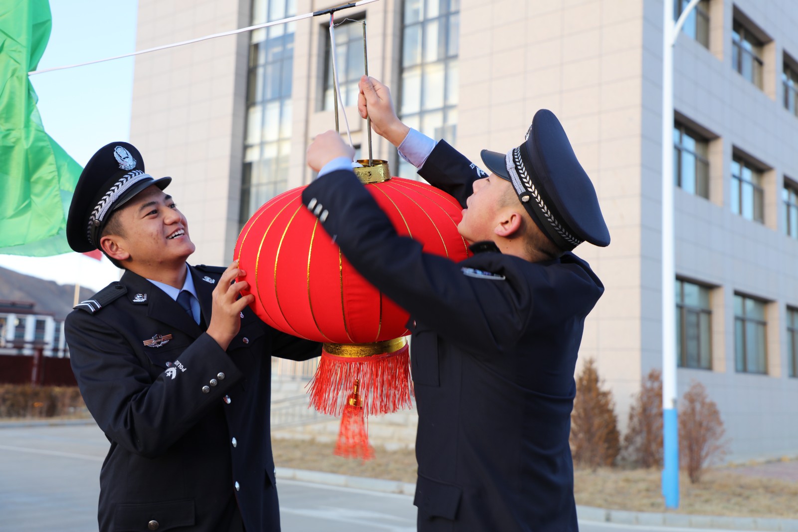 （要聞 新媒體）雪域邊關(guān)的他們，是歸途的(4189296)-20230122091651.jpg