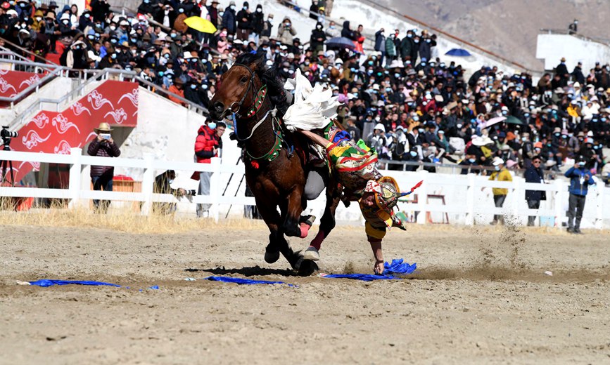 藏歷新年，精彩的馬術(shù)表演。潘多攝