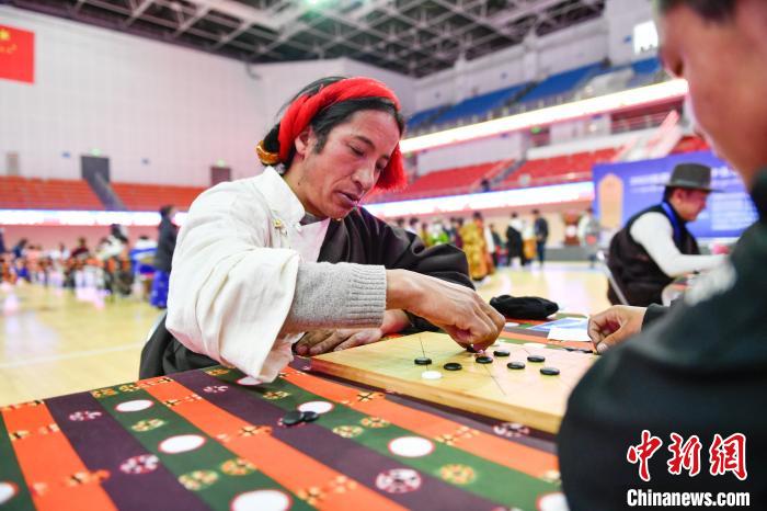 圖為比賽現(xiàn)場(chǎng)?！∝暩聛?lái)松 攝