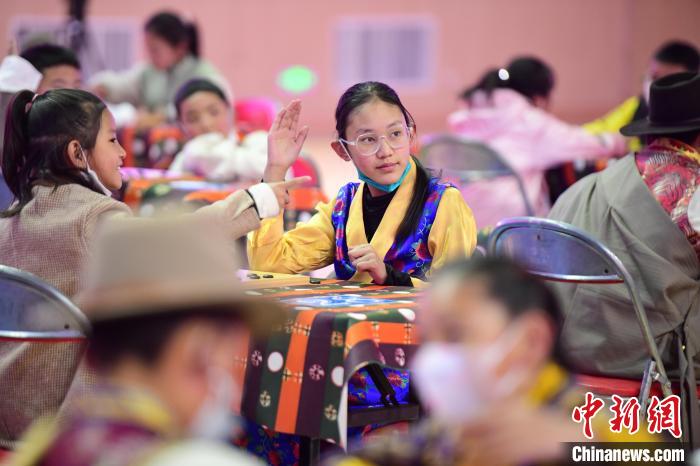 圖為比賽現(xiàn)場(chǎng)?！∝暩聛?lái)松 攝