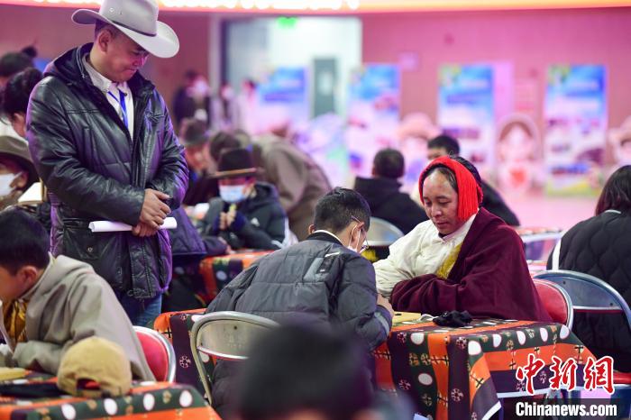 圖為比賽現(xiàn)場(chǎng)?！∝暩聛?lái)松 攝