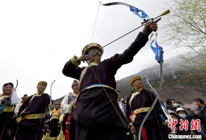 3月28日，選手參加響箭比賽?！±盍?攝