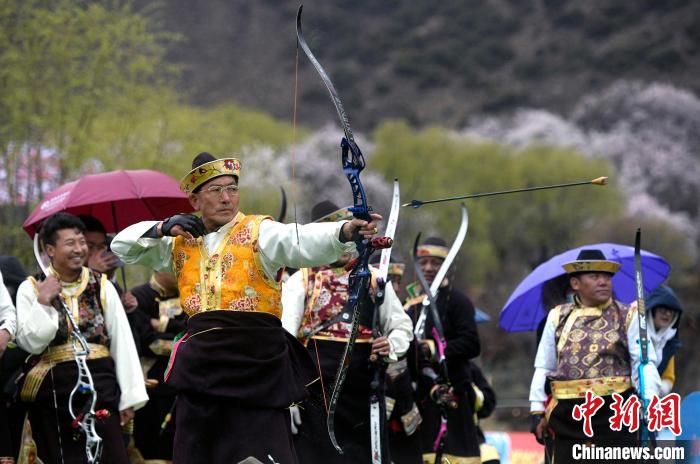 3月28日，選手參加響箭比賽。　李林 攝