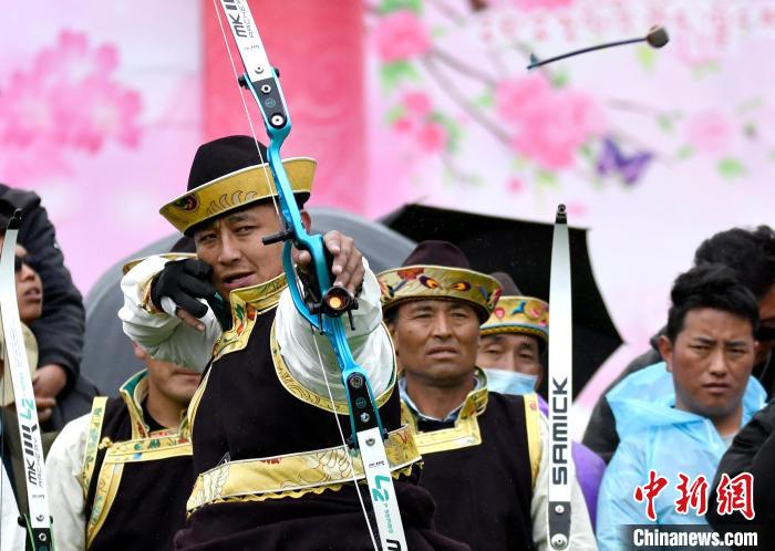 3月28日，選手參加響箭比賽?！±盍?攝