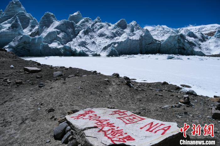 普瑪江塘邊境派出所民輔警巡邏標記?！〗w波 攝