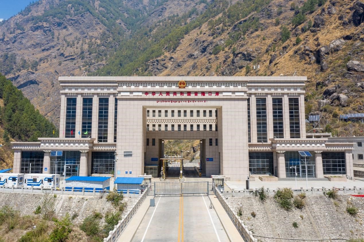 吉隆口岸航拍畫面。人民網(wǎng)記者 唐宋攝