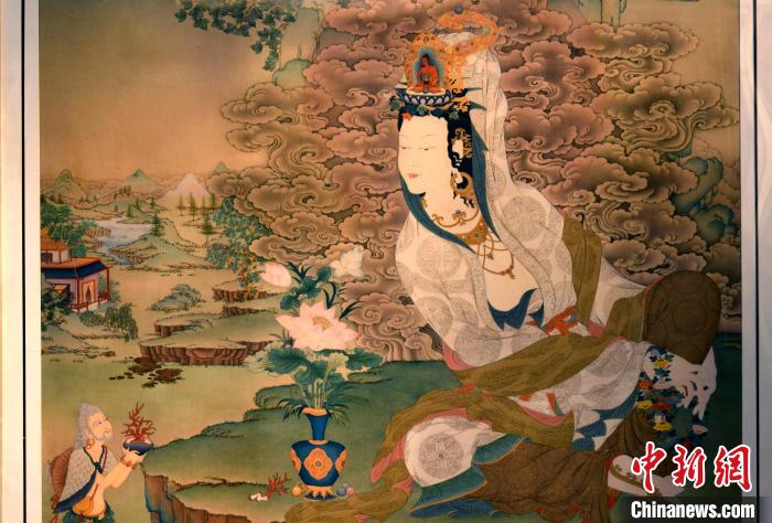 圖為5月16日，展覽中新創(chuàng)唐卡作品《靜息觀音》(局部)?！±盍?攝