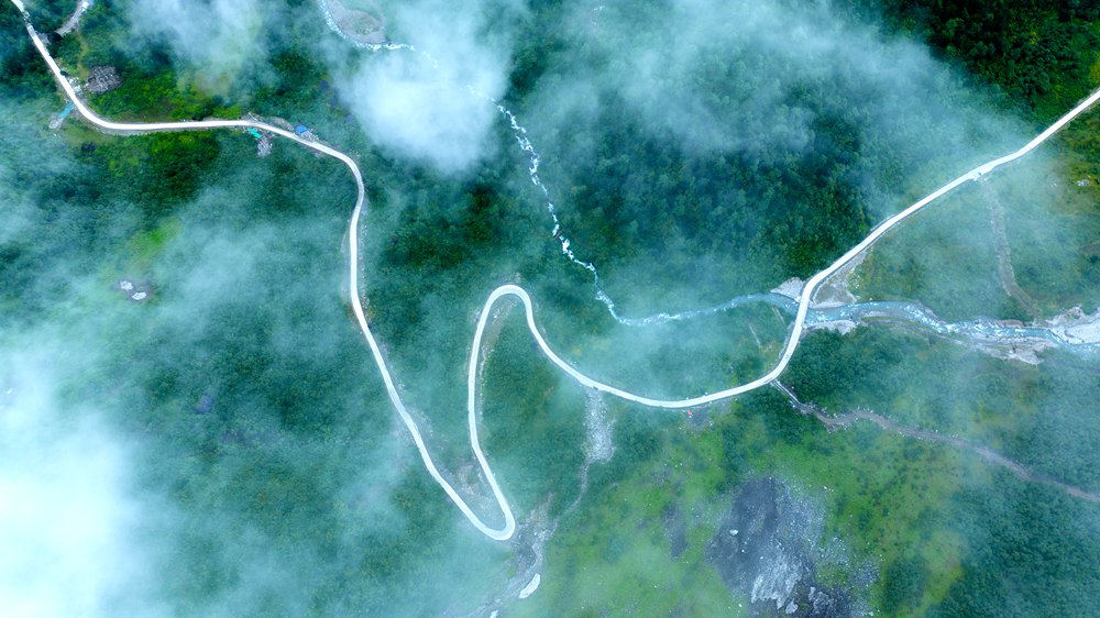 青山綠水生態(tài)優(yōu)。益西曲批攝