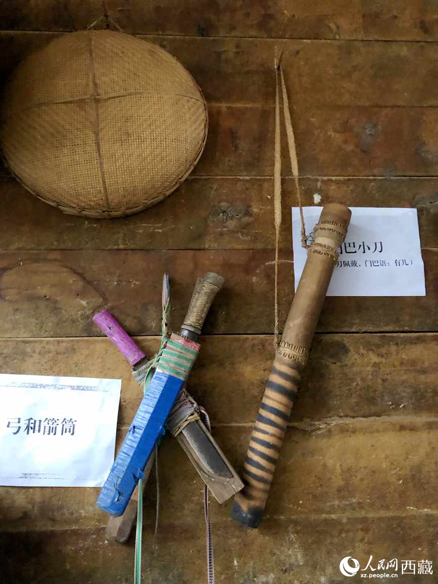 當(dāng)?shù)鬲?dú)具特色的藤竹工藝品。