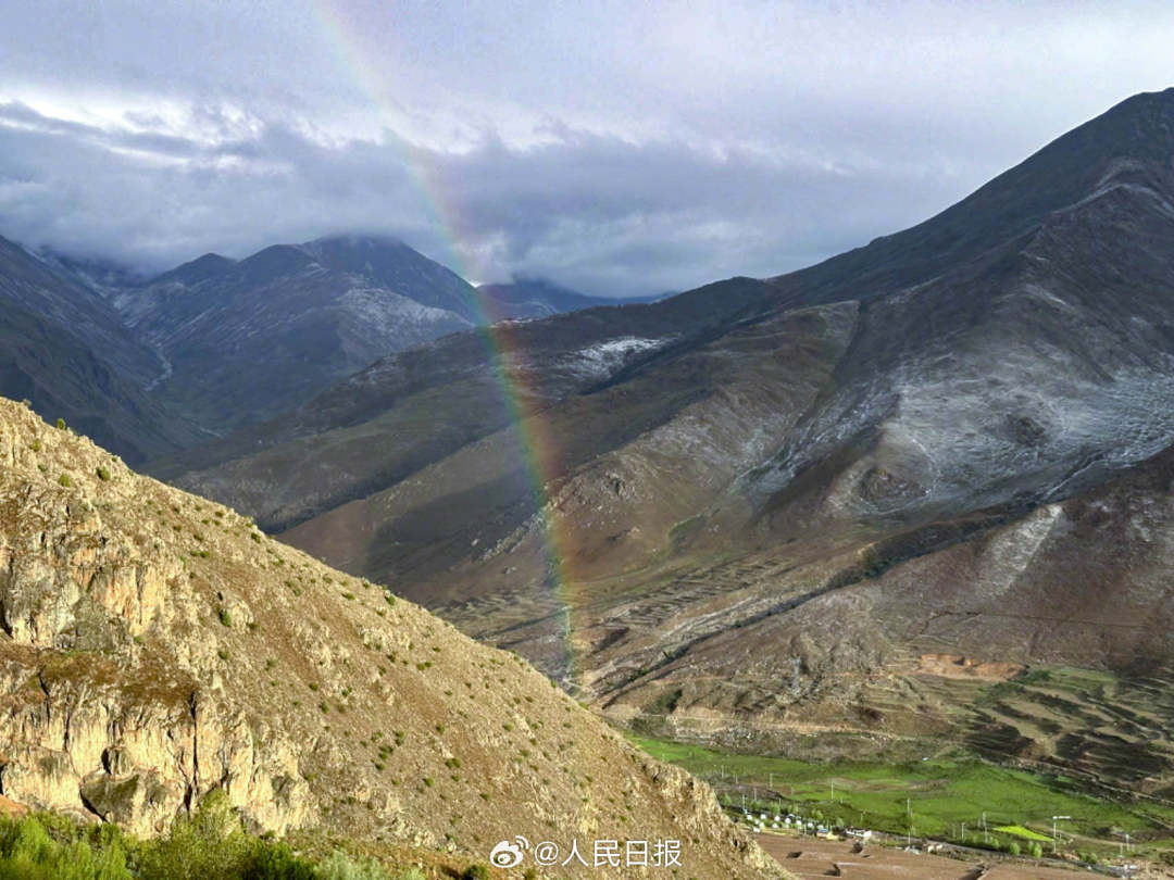 接好運(yùn)！青藏高原現(xiàn)巨大彩虹橋