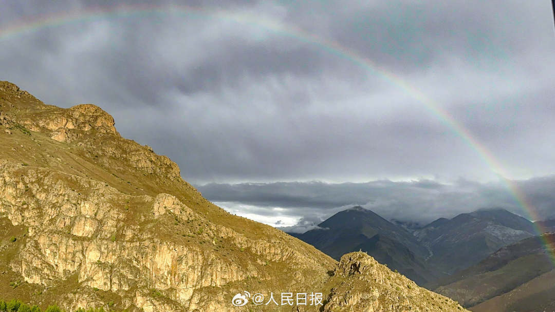 接好運(yùn)！青藏高原現(xiàn)巨大彩虹橋
