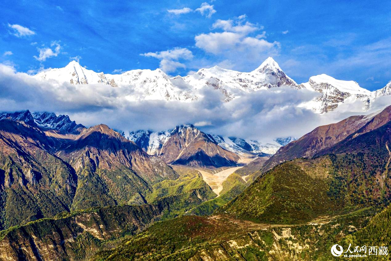 無人機航拍南迦巴瓦峰。