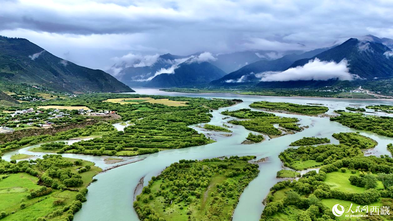 西藏林芝市雅尼國家濕地公園風景如畫。