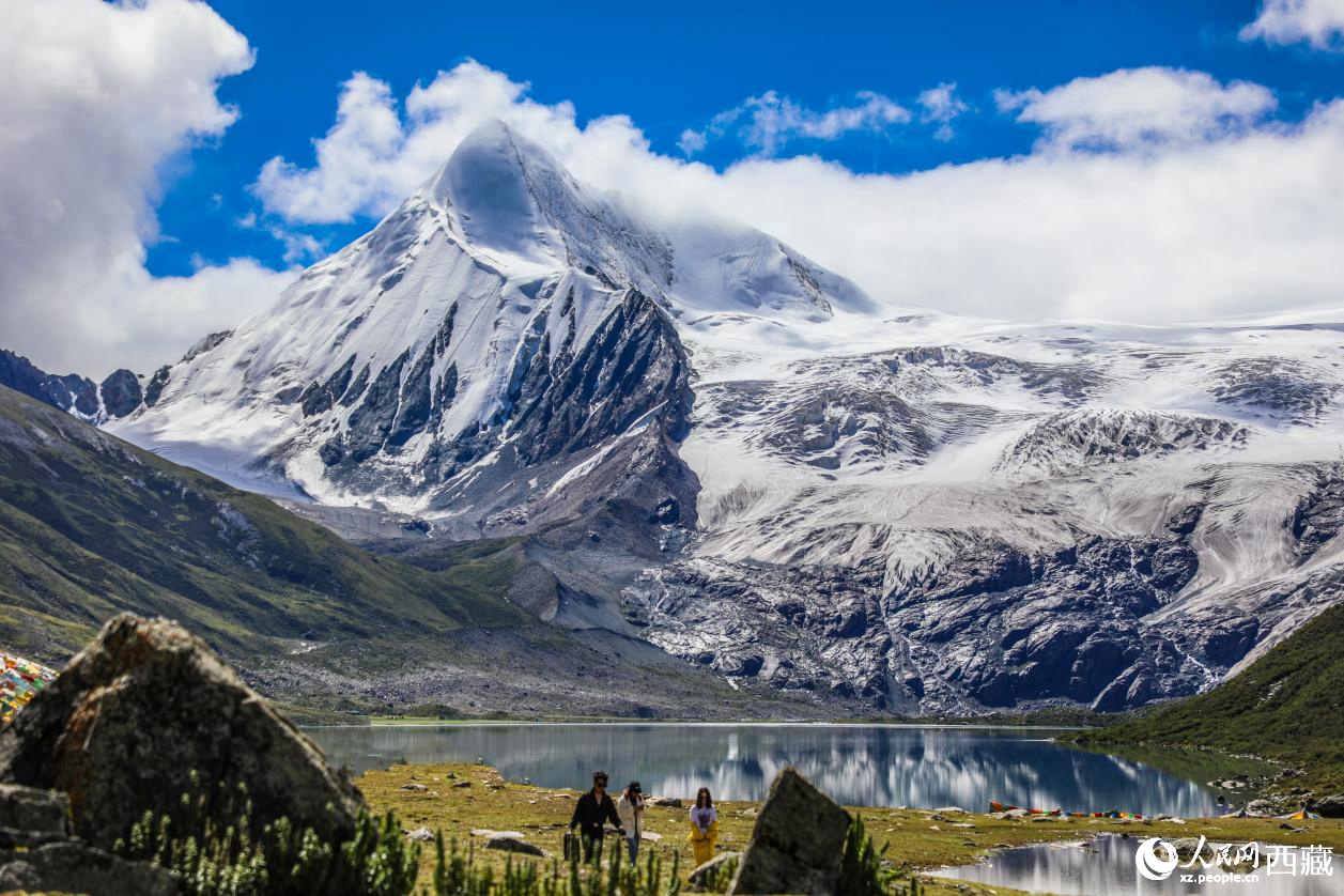 西藏那曲市比如縣的薩普雪山。